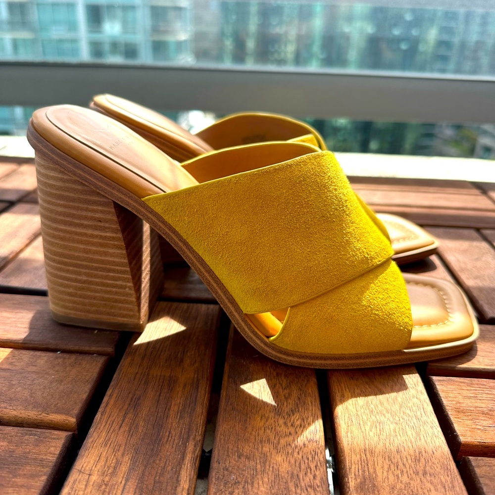 MARC FISHER Barli Wood Heel Sandals / Size 9.5 M